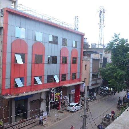 Hotel Poonam Rāipur Extérieur photo
