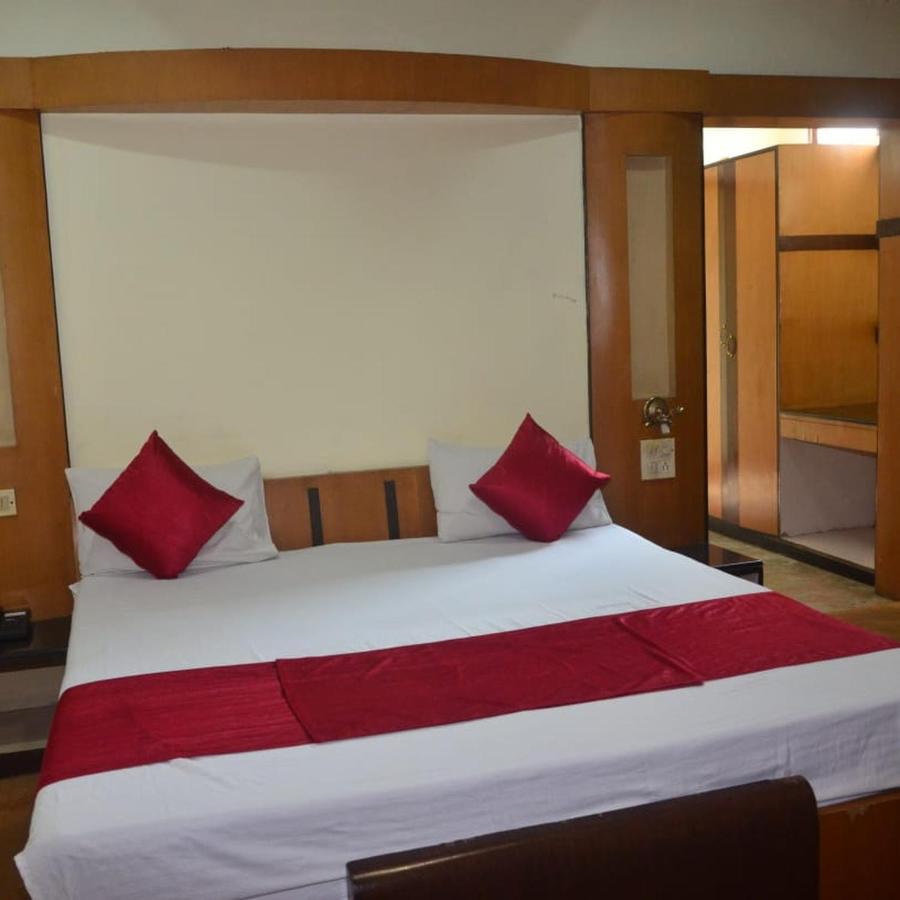 Hotel Poonam Rāipur Extérieur photo