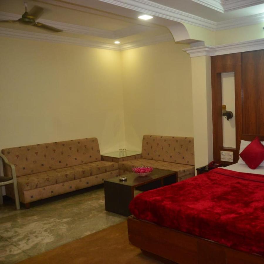 Hotel Poonam Rāipur Extérieur photo